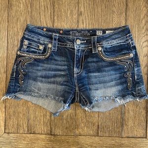 Miss Me Signature Shorts Size 28